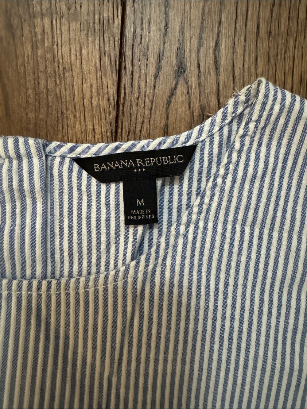 Banana Republic Blue and White Striped Seersucker Sleeveless Top - Picture 2 of 6
